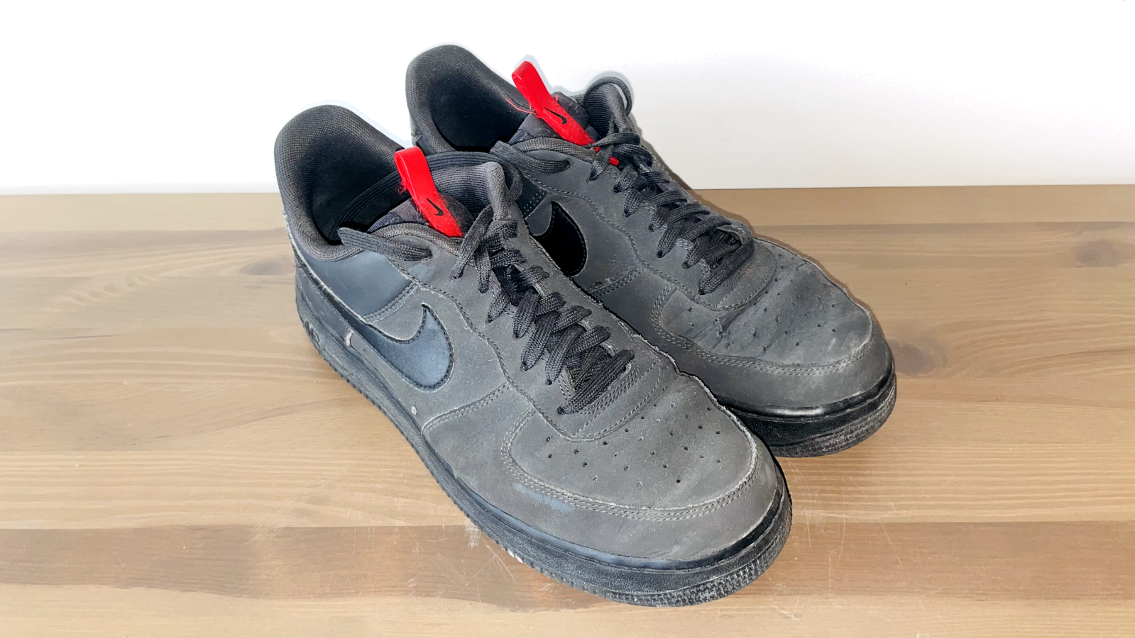 nike air force anthracite black red
